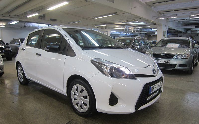 Såld Toyota Yaris XP13M(A) 1.5 HYB., begagnad 2013, 5.910 mil i Skärholmen