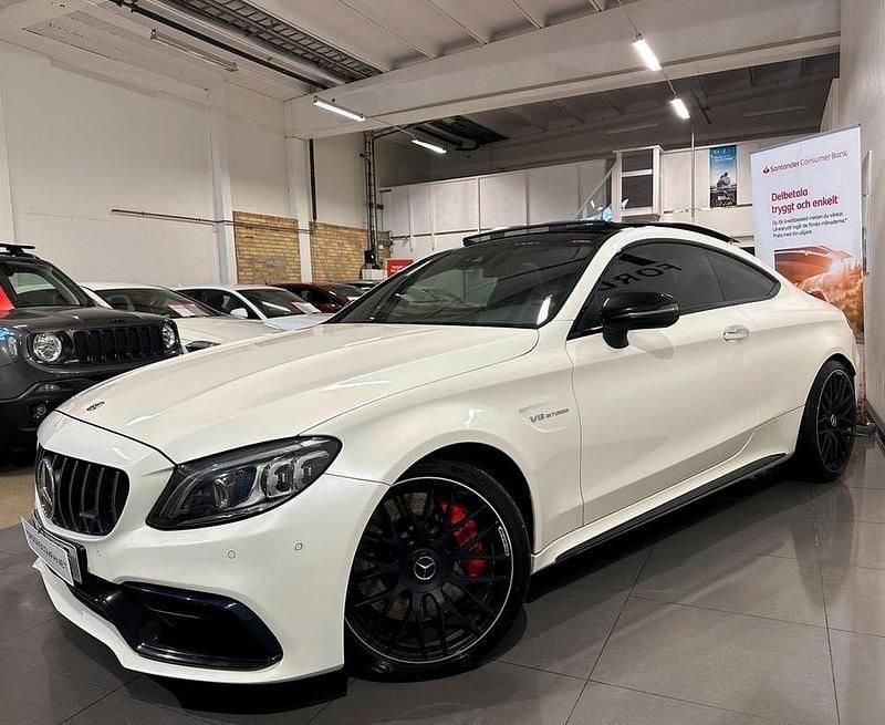 Vit Begagnad 2018 Mercedes C63S AMG AMG Sportkupé | 569 900 kr (Bra pris) - Bild 1/4