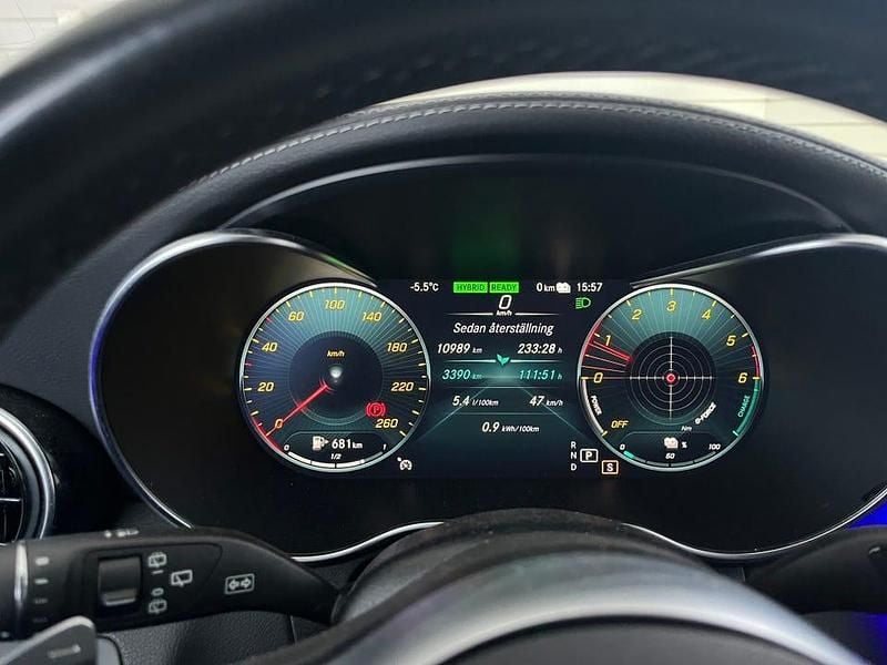 Begagnad Mercedes C300e 306 HK (225 kW) 2021 Silvermetallic med viss ton mot brons