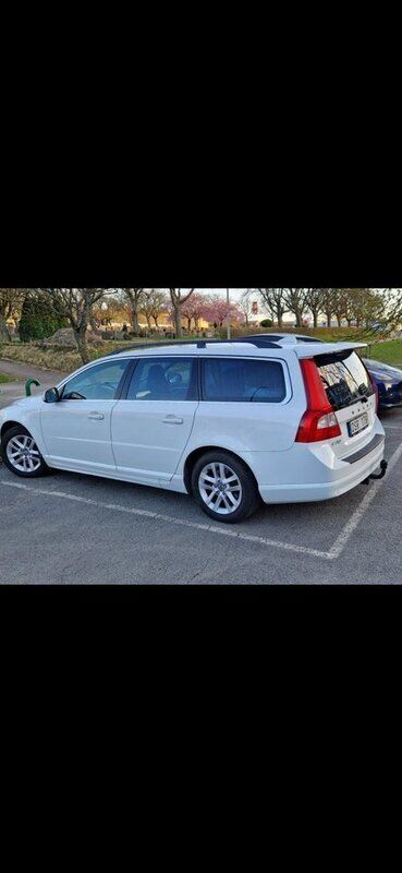 Vit Begagnad 2010 Volvo V70 Momentum Kombi | 59 000 kr (Lite dyr) - Bild 1/3