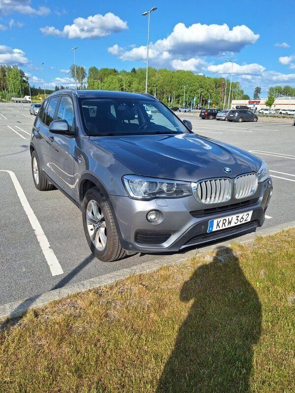 Grå Begagnad 2017 BMW X3 SUV | 350 000 kr - Bild 1/4
