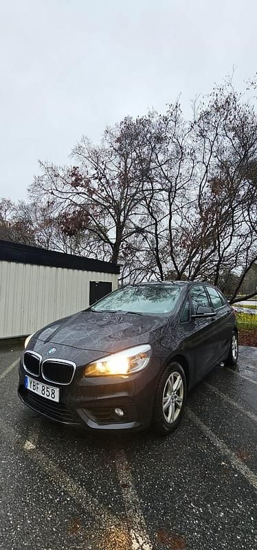 Begagnad 2016 BMW 218 Active Tourer Minibuss | 134 900 kr (Marknadspris) - Bild 1/4