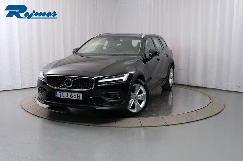 Svart Begagnad 2021 Volvo V60 CC SE Kombi | 309 900 kr (Marknadspris) - Bild 1/4