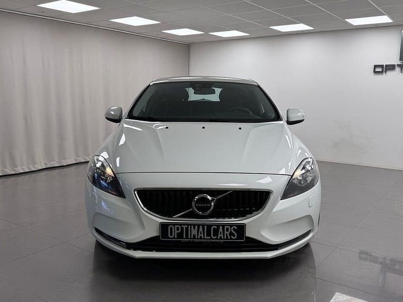 Begagnad Volvo V40 Kinetic 122 HK (89 kW) 2017 Vit Halvkombi
