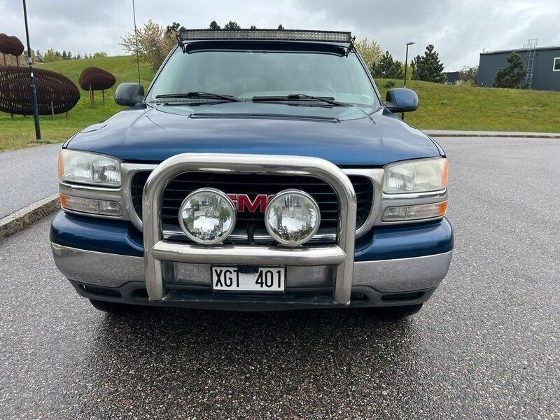 Mörkblå (blå) Begagnad 2000 Chevrolet Suburban SUV | 89 000 kr - Bild 1/4