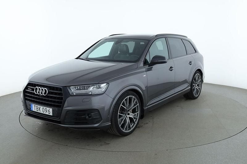 Grå Begagnad 2018 Audi Q7 S-Line SUV | 405 000 kr (Marknadspris) - Bild 1/3