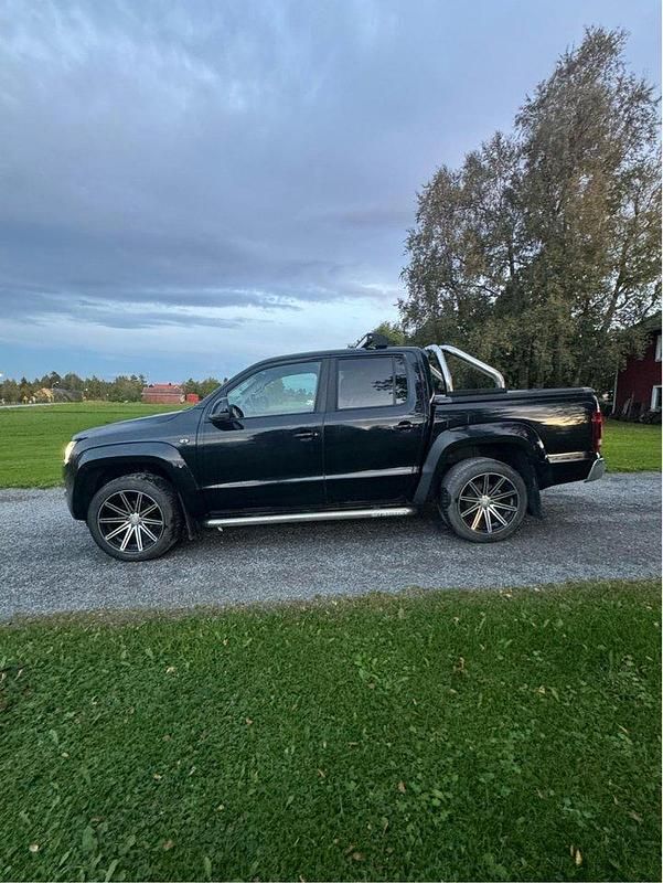 Svart Begagnad 2016 VW Amarok Highline Pickup | 175 000 kr (Lite dyr) - Bild 1/4