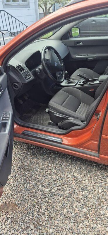 Röd Begagnad 2011 Volvo V50 Kinetic Kombi | 52 000 kr (Bra pris) - Bild 1/4