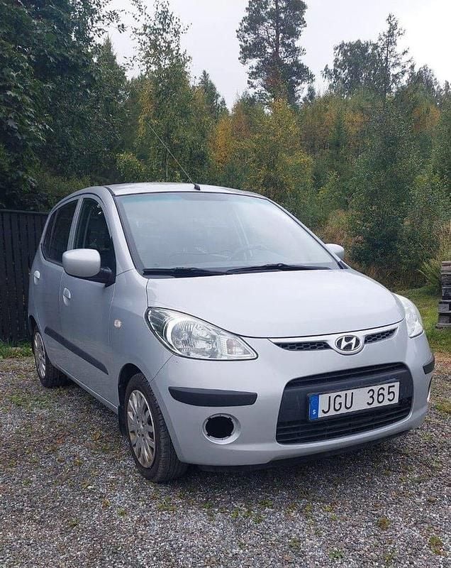 Silver Begagnad 2010 Hyundai i10 Halvkombi | 29 000 kr (Marknadspris) - Bild 1/4