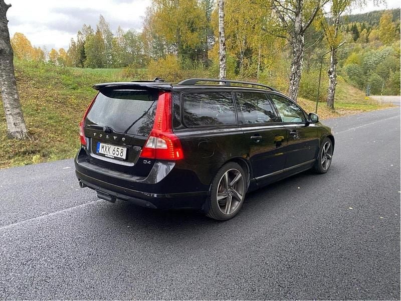 Svart Begagnad 2013 Volvo V70 R-Design Kombi | 87 000 kr (Marknadspris) - Bild 1/4