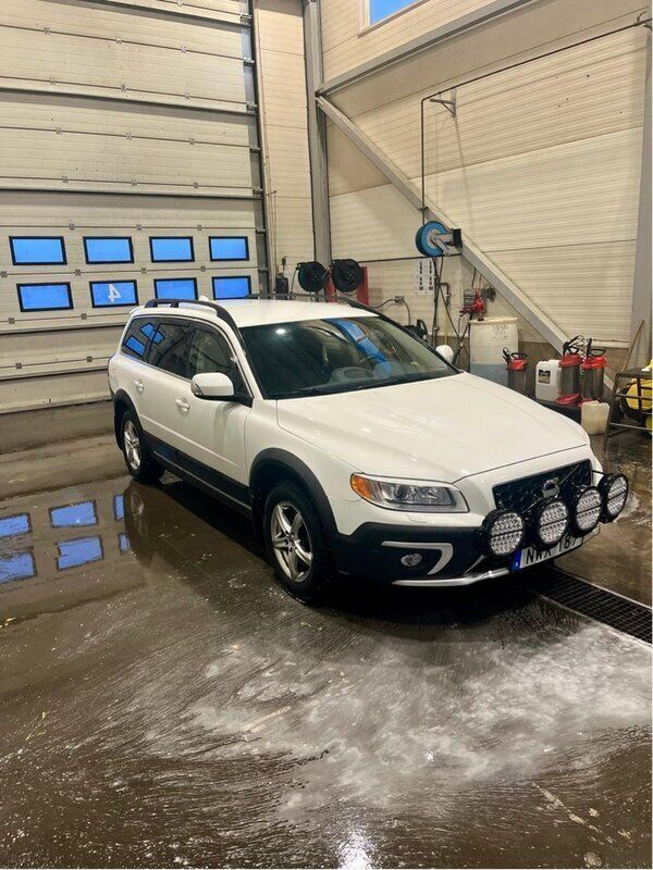 Vit Begagnad 2014 Volvo XC70 Momentum SUV | 140 000 kr (Bra pris) - Bild 1/4