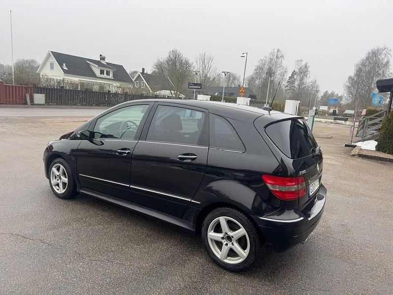 Begagnad Mercedes B180 109 HK (80 kW) 2007 Svart Minibuss