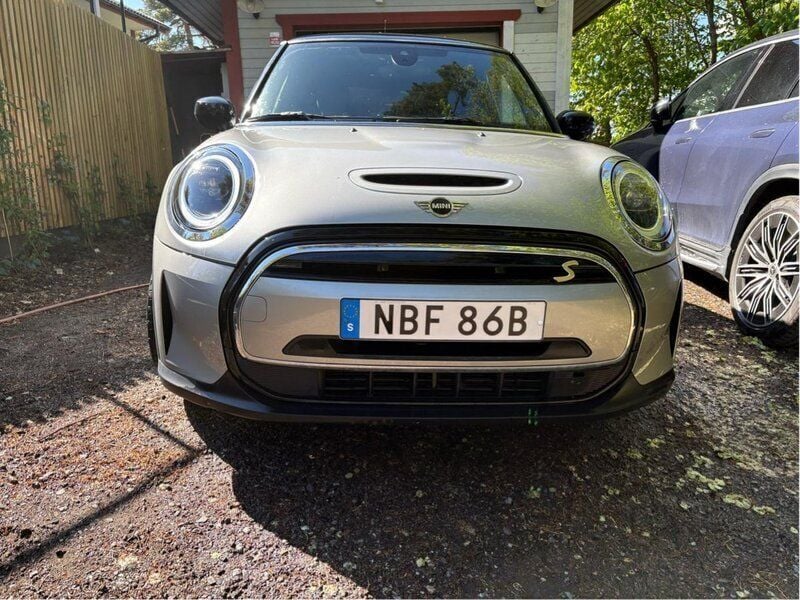 Silver Begagnad 2023 Mini Cooper SE Halvkombi | 200 000 kr (Superpris) - Bild 1/4
