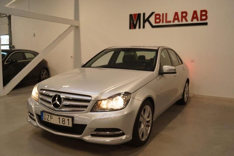 Silver Begagnad 2011 Mercedes C180 Avantgarde Sedan | 129 900 kr (Marknadspris) - Bild 1/4