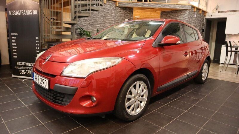 Röd Begagnad 2010 Renault Mégane III Halvkombi | 42 900 kr (Marknadspris) - Bild 1/4