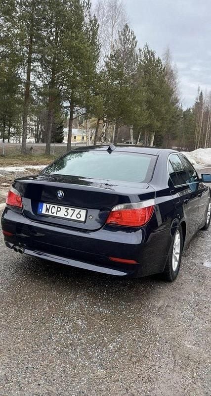 Blå Begagnad 2005 BMW 525 Sedan | 60 000 kr (Bra pris) - Bild 1/4