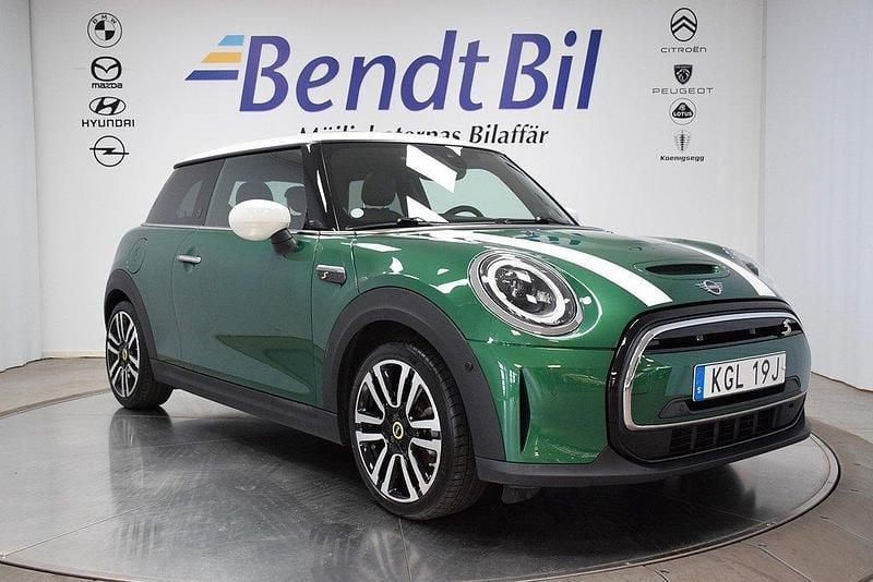 Grön Begagnad 2022 Mini Cooper SE Halvkombi | 244 500 kr (Lite dyr) - Bild 1/3