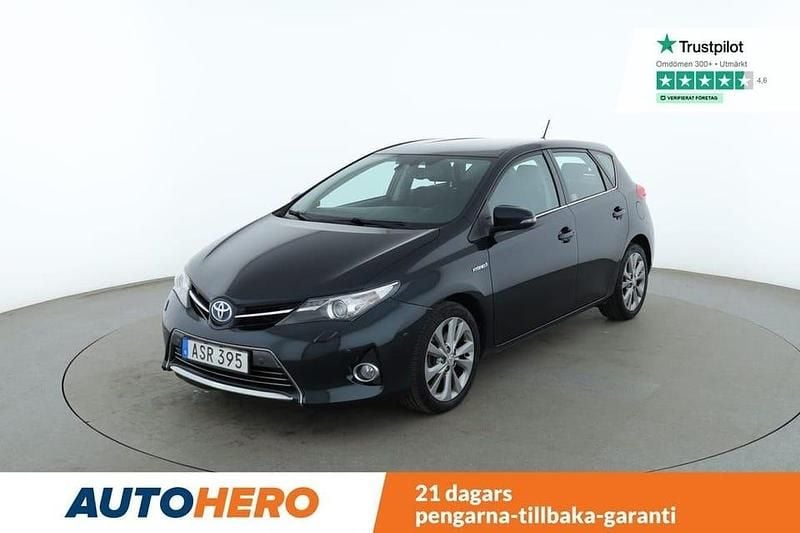 Blå Begagnad 2014 Toyota Auris Hybrid Executive Halvkombi | 120 000 kr (Marknadspris) - Bild 1/4