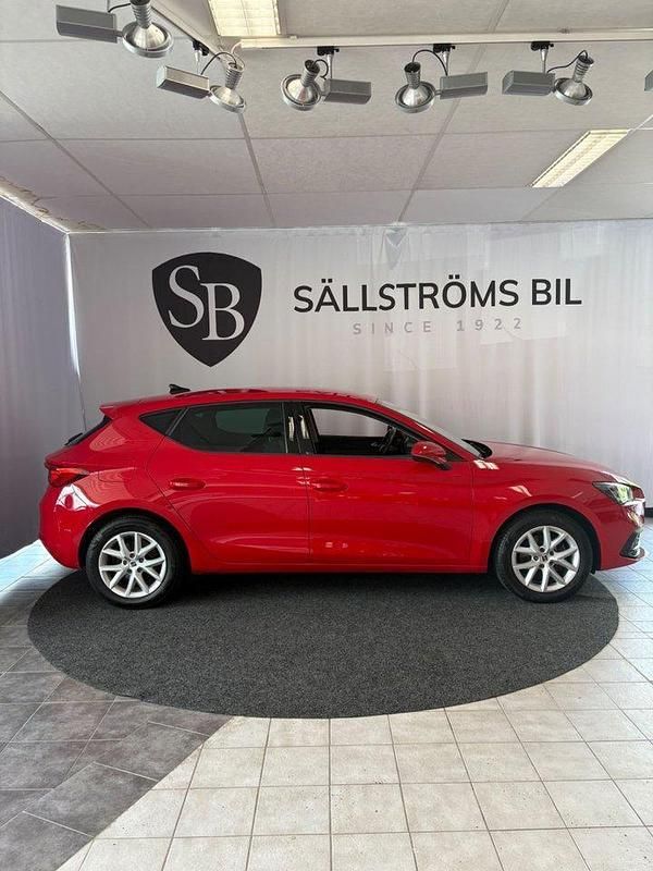 Röd Begagnad 2020 Seat Leon Style Halvkombi | 173 900 kr (Marknadspris) - Bild 1/4