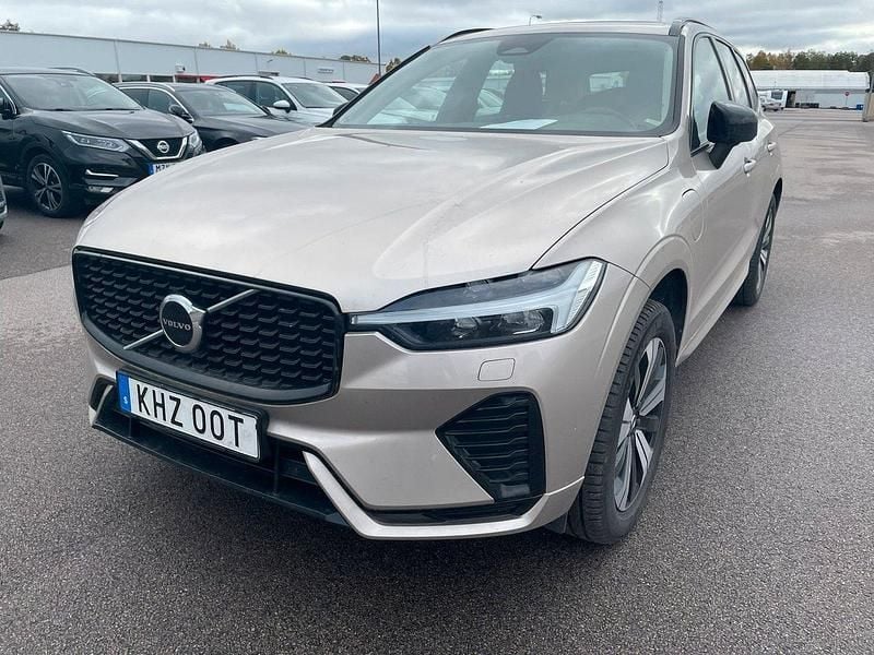 Ljusgrå (bright dusk metallic) Begagnad 2023 Volvo XC60 Plus SUV | 469 000 kr (Lite dyr) - Bild 1/2