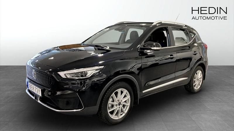 Svart (black) Begagnad 2023 MG ZS Comfort Sedan | 309 900 kr (Lite dyr) - Bild 1/4