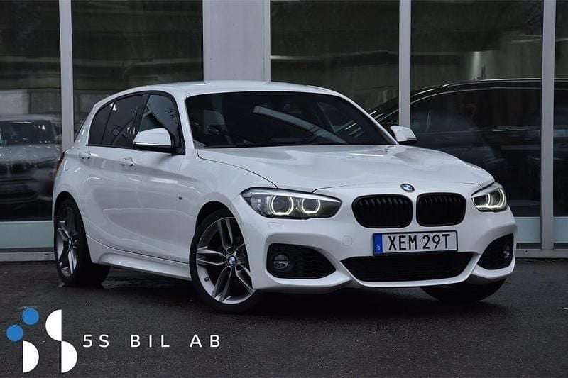 Vit Begagnad 2019 BMW 118 M Sport Halvkombi | 197 900 kr (Bra pris) - Bild 1/3