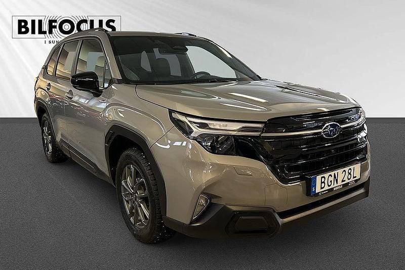 Grå Begagnad 2024 Subaru Forester SUV | 435 000 kr (Lite dyr) - Bild 1/4