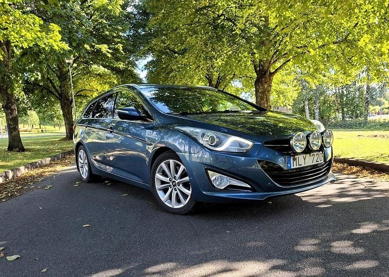 Blå Begagnad 2013 Hyundai i40 Kombi | 79 900 kr (Marknadspris) - Bild 1/4