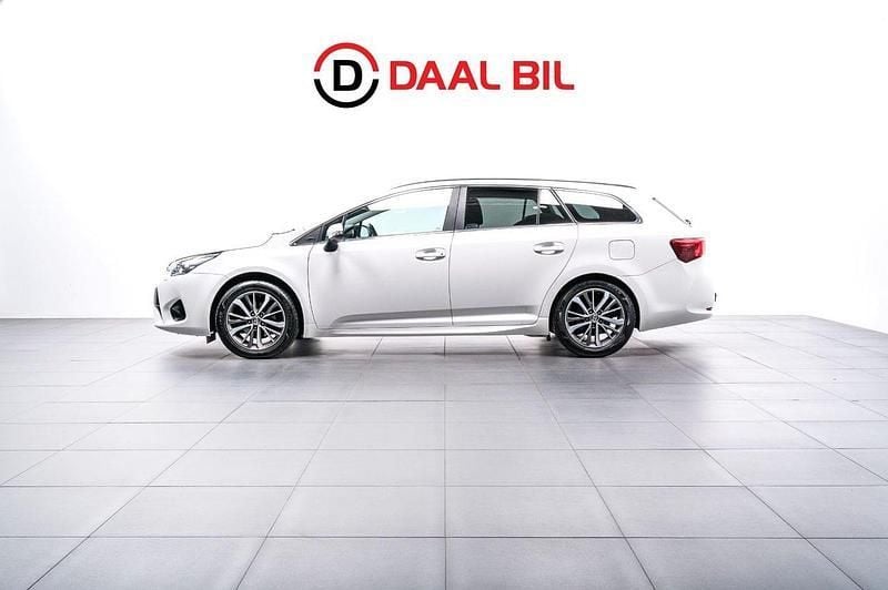 Vit Begagnad 2016 Toyota Avensis Active Kombi | 159 700 kr (Bra pris) - Bild 1/4