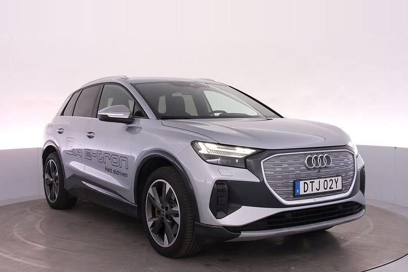 Florettsilver metallic Begagnad 2024 Audi Q4 e-tron Advanced Plus SUV | 539 000 kr - Bild 1/4