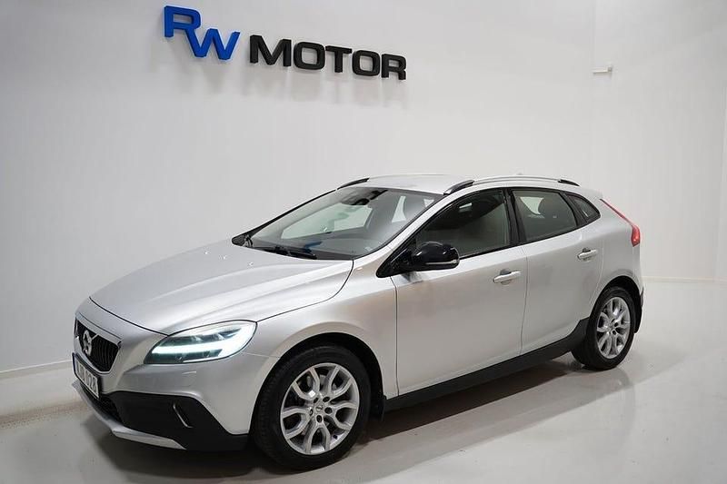 Begagnad Volvo V40 CC Summum 120 HK (88 kW) 2017 Silver Kombi