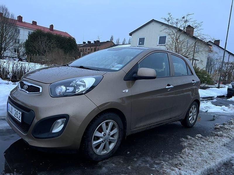 Guldbrun Begagnad 2014 Kia Picanto Halvkombi | 59 900 kr (Marknadspris) - Bild 1/4