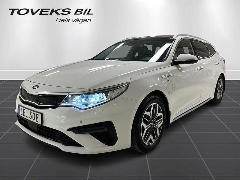 Vit Begagnad 2020 Kia Optima Hybrid 2 Sedan | 209 900 kr (Marknadspris) - Bild 1/4