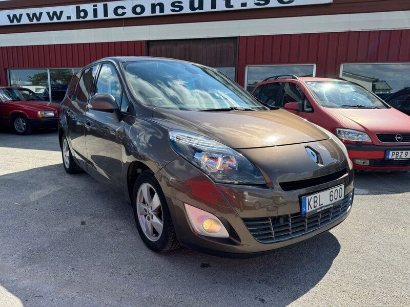 Brun Begagnad 2009 Renault Grand Scénic III Minibuss | 58 500 kr - Bild 1/4