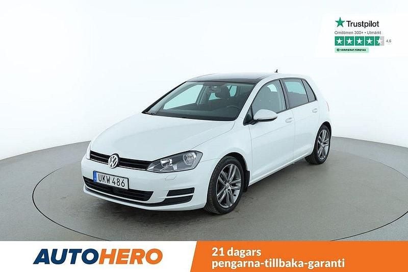 Vit Begagnad 2016 VW Golf VII Halvkombi | 122 000 kr (Marknadspris) - Bild 1/4