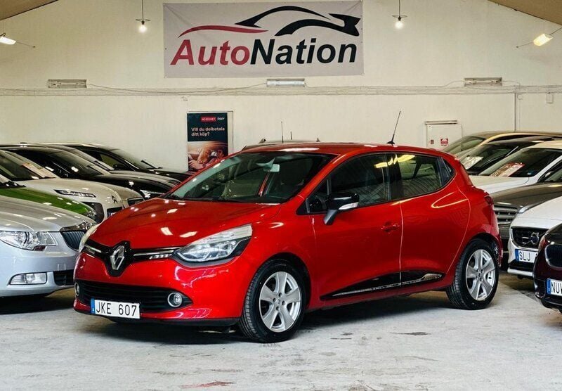 Röd Begagnad 2013 Renault Clio IV Halvkombi | 59 900 kr (Marknadspris) - Bild 1/4