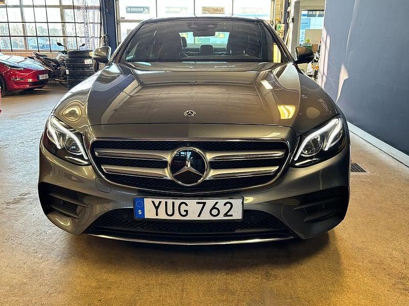 Begagnad Mercedes E220 AMG 194 HK (142 kW) 2018 Grå Sedan
