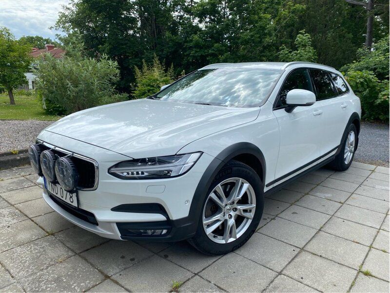 Vit Begagnad 2018 Volvo V90 CC Momentum Kombi | 189 000 kr (Lite dyr) - Bild 1/3