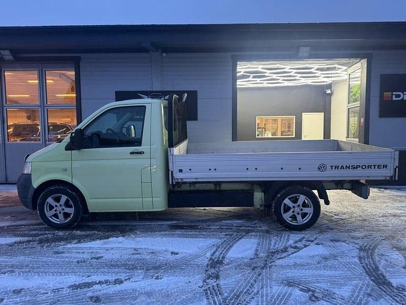 Begagnad VW T5 105 HK (77 kW) 2006 Gul Van