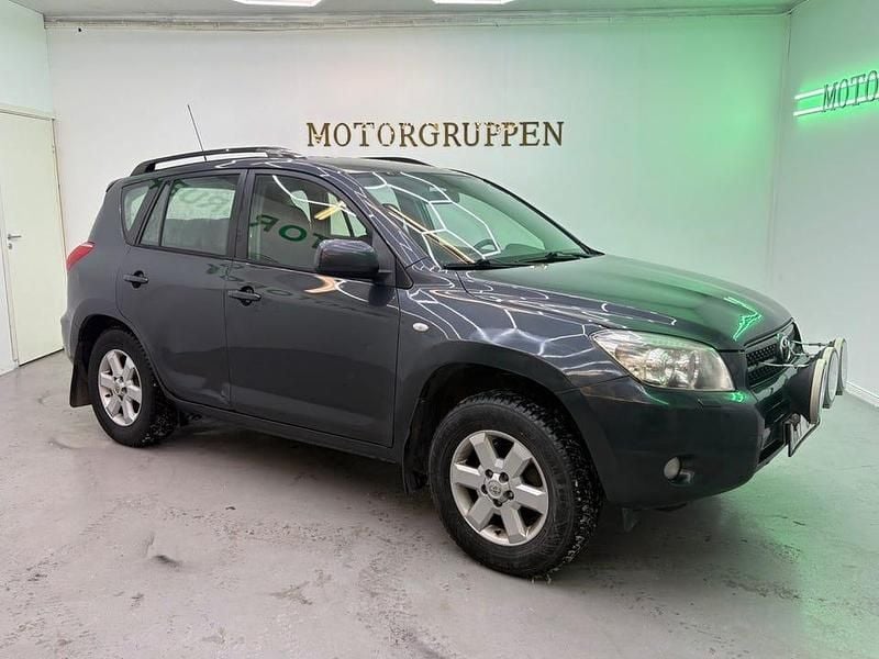 Begagnad Toyota RAV4 152 HK (111 kW) 2006 Grå SUV