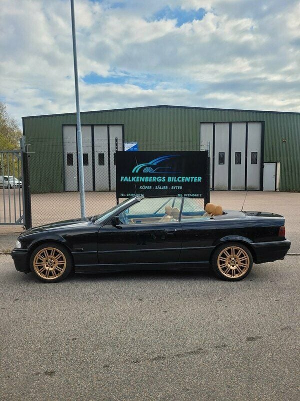 Begagnad BMW 320 Cabriolet 150 HK (110 kW) 1996 Svart Cab