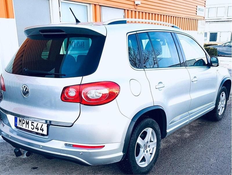 Grå Begagnad 2011 VW Tiguan Sportline SUV | 95 000 kr (Bra pris) - Bild 1/3