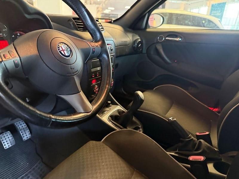 Begagnad Alfa Romeo 147 150 HK (110 kW) 2007 Svart Halvkombi