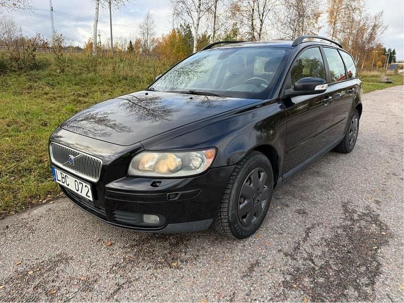 Svart Begagnad 2007 Volvo V50 Momentum Kombi | 16 500 kr (Superpris) - Bild 1/4