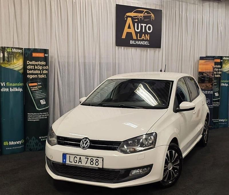 Vit Begagnad 2011 VW Polo Halvkombi | 31 900 kr (Marknadspris) - Bild 1/4