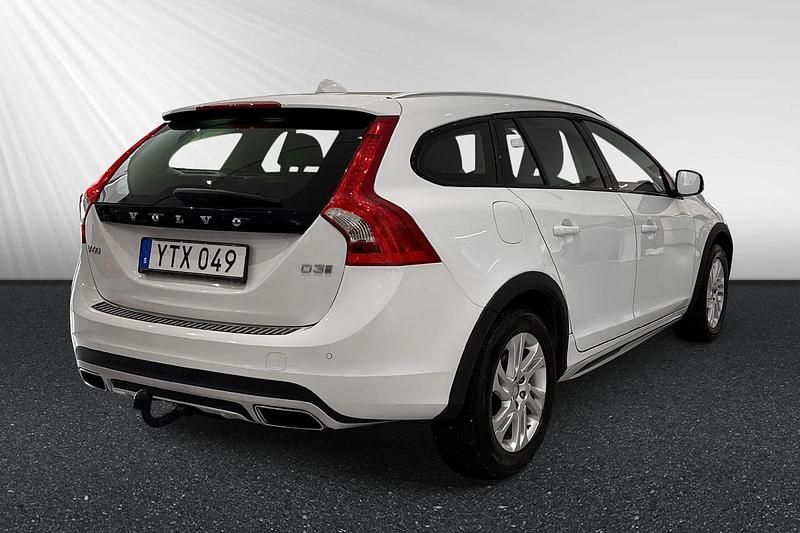 Begagnad Volvo V60 CC Standard 151 HK (111 kW) 2017 Vit Kombi