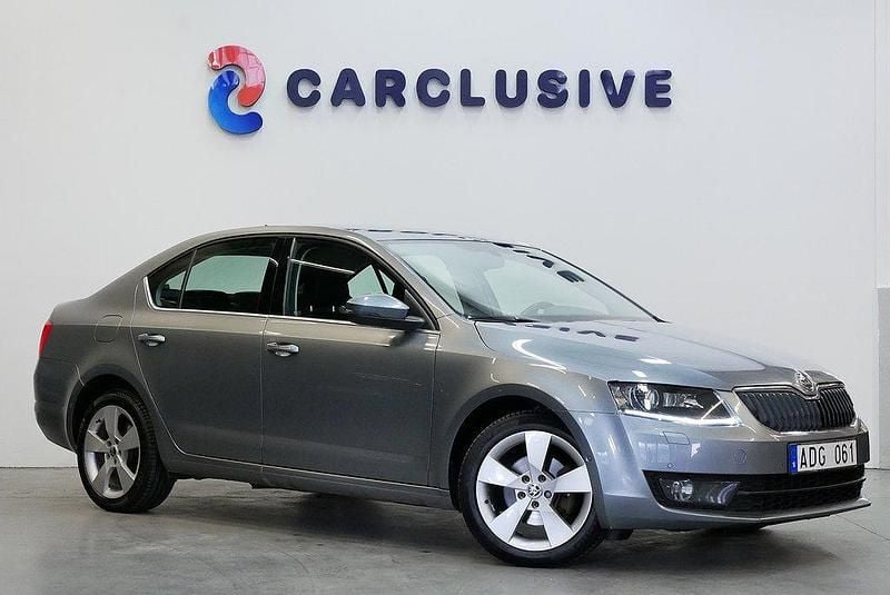 Mörkgrå Begagnad 2013 Skoda Octavia Elegance Halvkombi | 129 900 kr (Marknadspris) - Bild 1/4