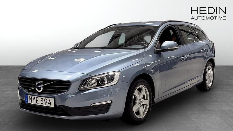 Blå Begagnad 2018 Volvo V60 Kombi | 209 900 kr (Bra pris) - Bild 1/4