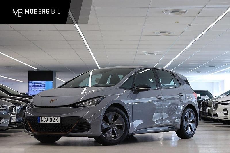 Ljusgrå Begagnad 2023 Cupra Born Halvkombi | 234 900 kr (Bra pris) - Bild 1/3