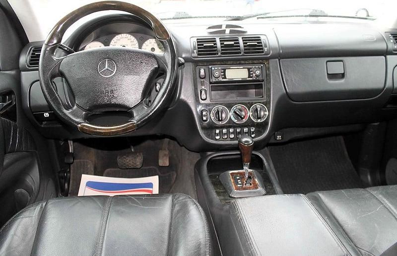 Begagnad Mercedes ML55 AMG AMG 347 HK (255 kW) 2000 Svart SUV